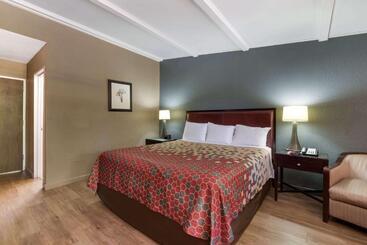 هتل Econo Lodge