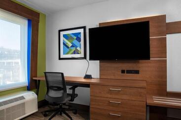 فندق Holiday Inn Express Charleston Civic Center, An Ihg