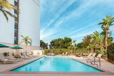 Отель Holiday Inn La Mirada Buena Park, An Ihg