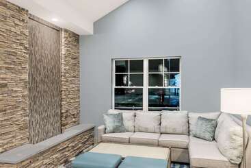 בית מלון כפרי Howard Johnson By Wyndham Middletown Newport Area