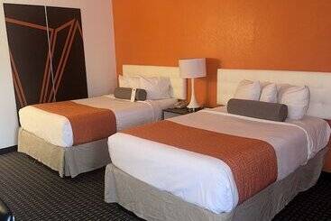 בית מלון כפרי Howard Johnson By Wyndham Newburgh