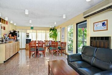 هتل Knights Inn Claremont