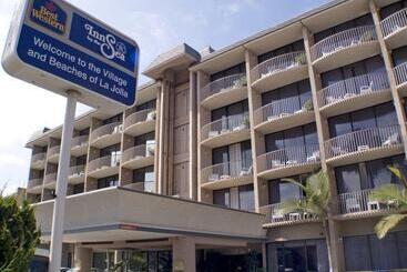 בית מלון כפרי Inn By The Sea, La Jolla