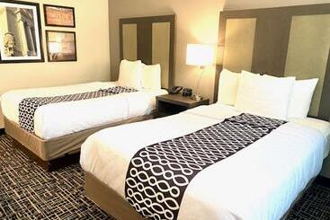 호텔 La Quinta Inn & Suites By Wyndham Indianapolis Downtown