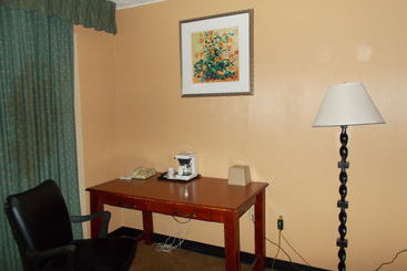هتل Pure Seasons Inn
