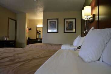 Отель Quality Inn Midtown