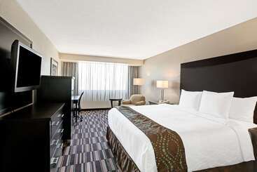 فندق Ramada Plaza By Wyndham Charlotte South End Airport