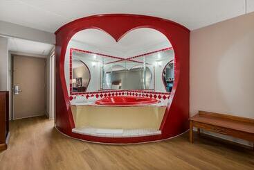 فندق Red Roof Inn And Suites Newark   University