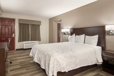 فندق Red Roof Inn Plus & Suites Erie