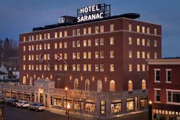 فندق Saranac Curio Collection By Hilton