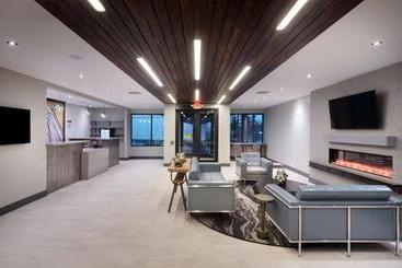 ホテル Super 8 By Wyndham Meadow Wood Courtyard