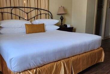 Отель The Faust