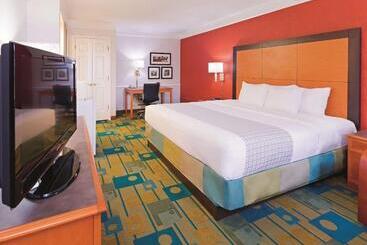 ホテル Baymont By Wyndham Lubbock Downtown Civic Center