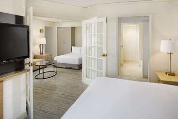 هتل Hilton Suites Atlantaperimeter
