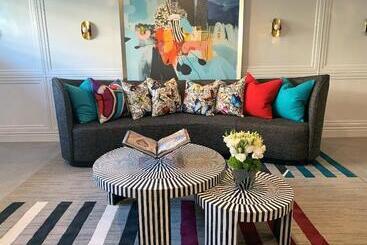 هتل Le Parc At Melrose