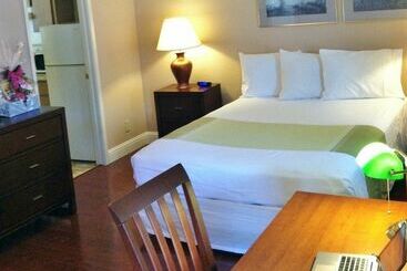 فندق Mariani's Inn