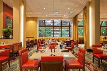 Отель Seattle Airport Marriott