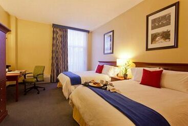 酒店 Umass Lowell Inn And Conference Center