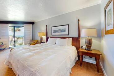 Outrigger Kauaʻi Beach Resort & Spa