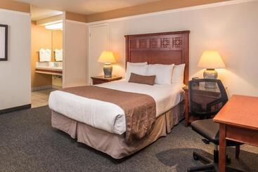 モーテル Laurel Inn & Conference Center