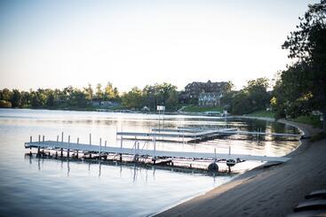 منتجع Maddens On Gull Lake