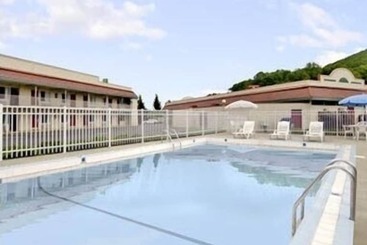 בית מלון כפרי Amercia S Best Value Inn   Marion