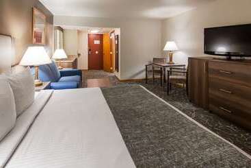 فندق Best Western West Towne Suites