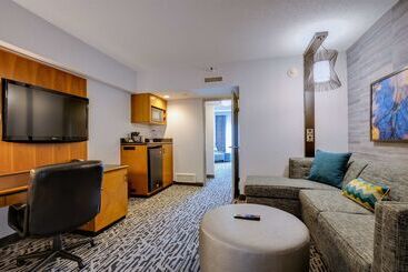 Отель Doubletree Suites By Hilton Htl & Conf Cntr Downers Grove