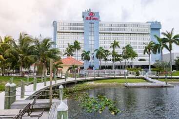 בית מלון כפרי Hilton Palm Beach Pbi