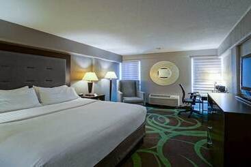 Отель Holiday Inn At The Campus, An Ihg