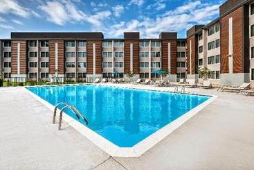 Отель Holiday Inn Express Louisville Airport Expo Center, An Ihg