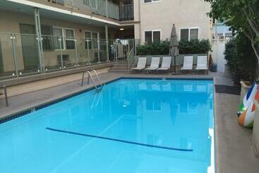 酒店 Hollywood Orchid Suites