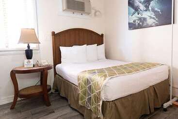 בית מלון כפרי Pacific Marina Inn