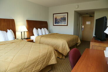 هتل Park East Downtown Lakeshore