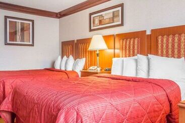 فندق Quality Inn & Conference Center