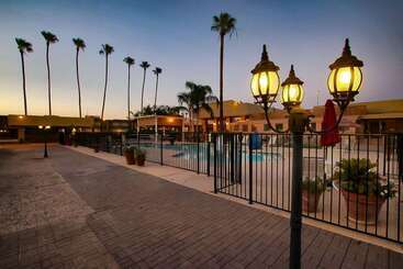 هتل Ramada By Wyndham Tucson
