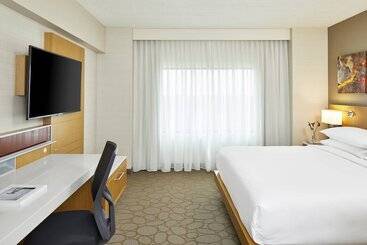 فندق Renaissance Chicago Glenview Suites