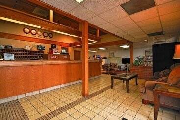 فندق على الطريق Costa Mesa Inn   Newport Beach Area