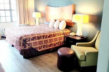 Best Price Motel & Suites
