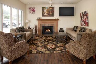 Отель Astoria Riverwalk Inn