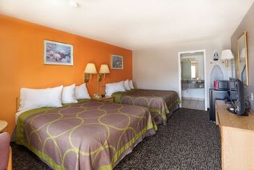 هتل Cedar Valley Inn