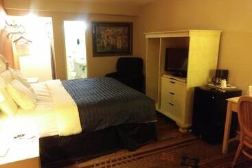 酒店 Days Inn By Wyndham Hot Springs