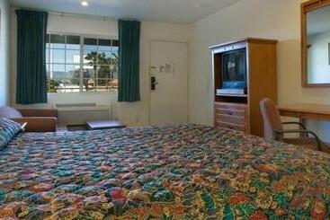 בית מלון כפרי Orange Show Inn