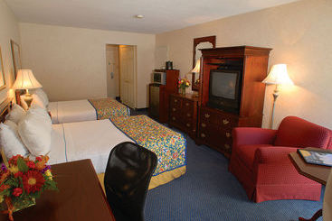 هتل Point Plaza Newport News