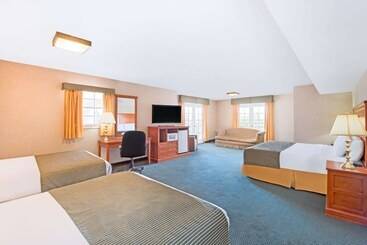 هتل Ramada By Wyndham Flagstaff East