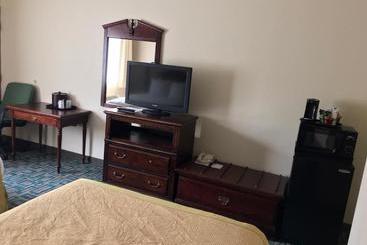 فندق Ramada Plaza By Wyndham Louisville  & Conference Center