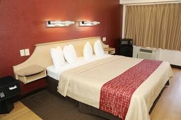 هتل Red Roof Inn Enfield