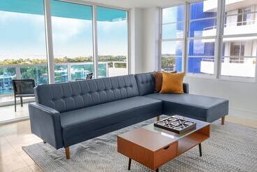 Отель Seacoast Suites On Miami Beach