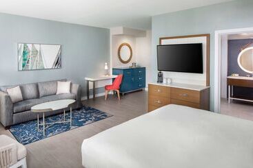 فندق The Reach Key West, Curio Collection By Hilton