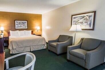 Motel Econo Lodge Cocoa Beach  Near The Port